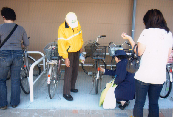 津南地区交通安全協会 自転車安全利用促進の広報啓発と自転車点検