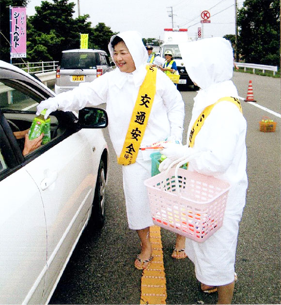 海女着姿で冷茶キャンペーンの実施