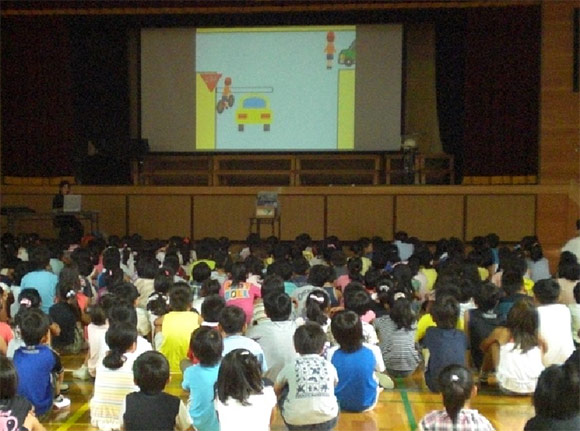 桔梗が丘小学校での交通安全教室の開催