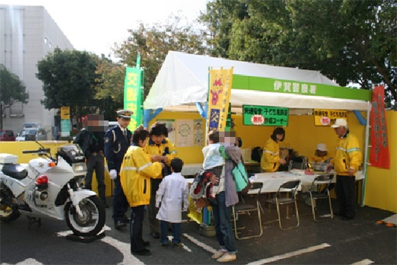 「三重県多文化共生啓発事業」イベントにおける交通安全啓発活動の実施