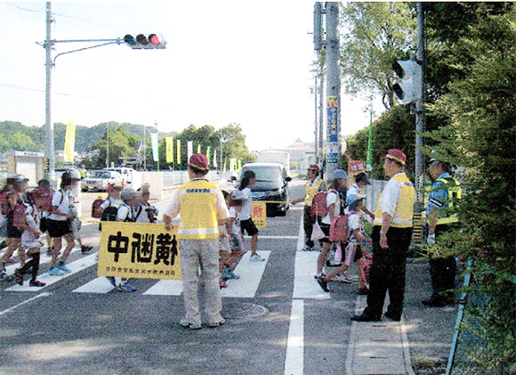 「交通安全の日」における早朝街頭指導の実施