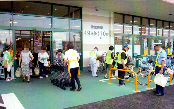 店舗前における自転車点検及び街頭キャンペーンの実施
