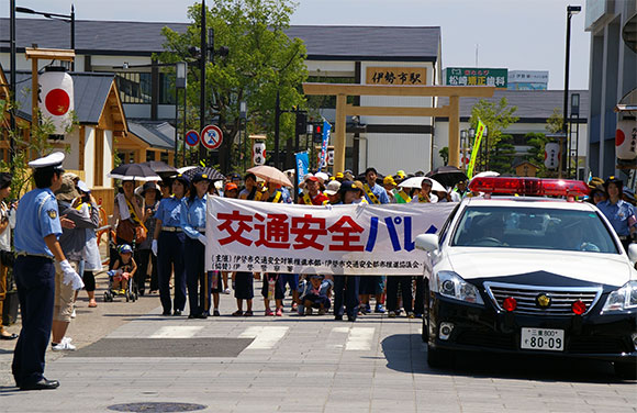 「夏の交通安全県民運動」に伴う交通安全パレードの実施