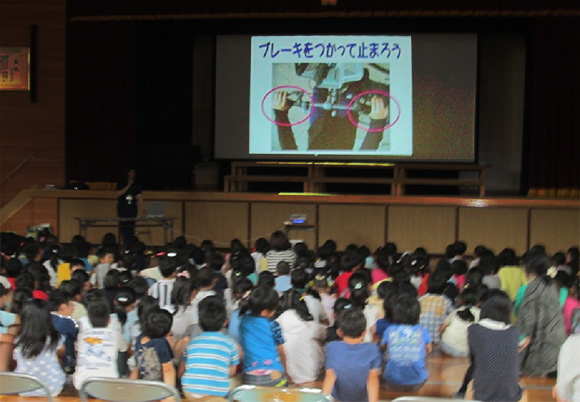 桔梗が丘小学校における交通安全教室の開催