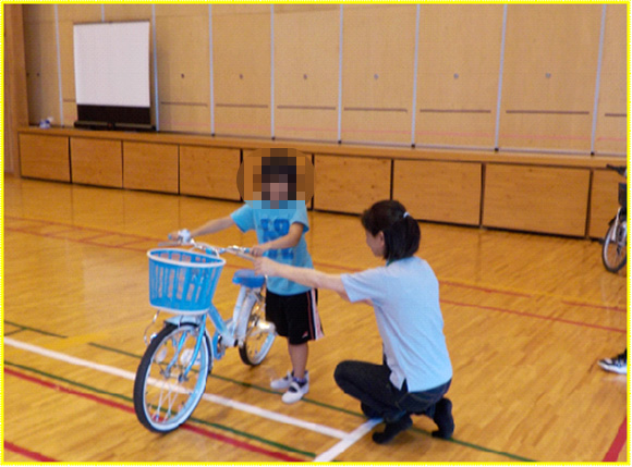 尾呂志小学校における交通安全教室の実施