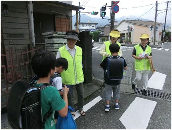 横断歩行者の保護・交通事故防止啓発活動の実施