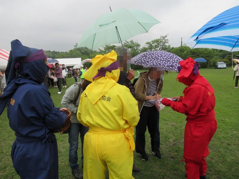 「余野公園つつじ祭り」における交通安全啓発活動の実施