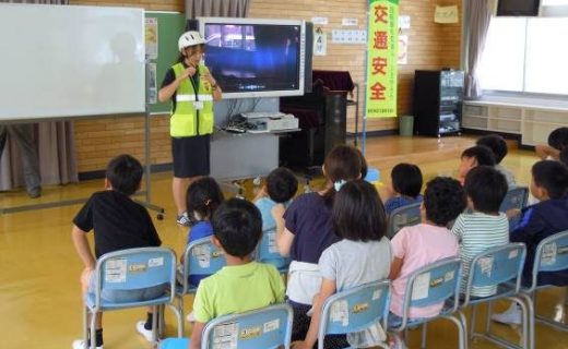 桑名市立城東小学校における交通安全教室の実施