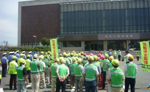 夏の交通安全県民運動出発式の実施