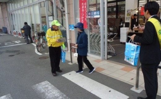 夕暮れ時、ちょっと早めのライト・オン運動