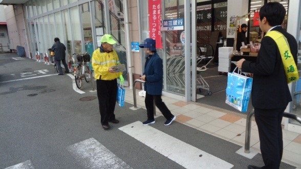 夕暮れ時、ちょっと早めのライト・オン運動